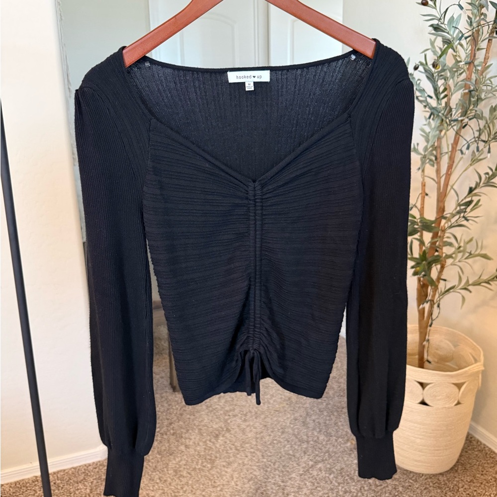 Hooked Up by IOT Black Ruched Sweater Size M